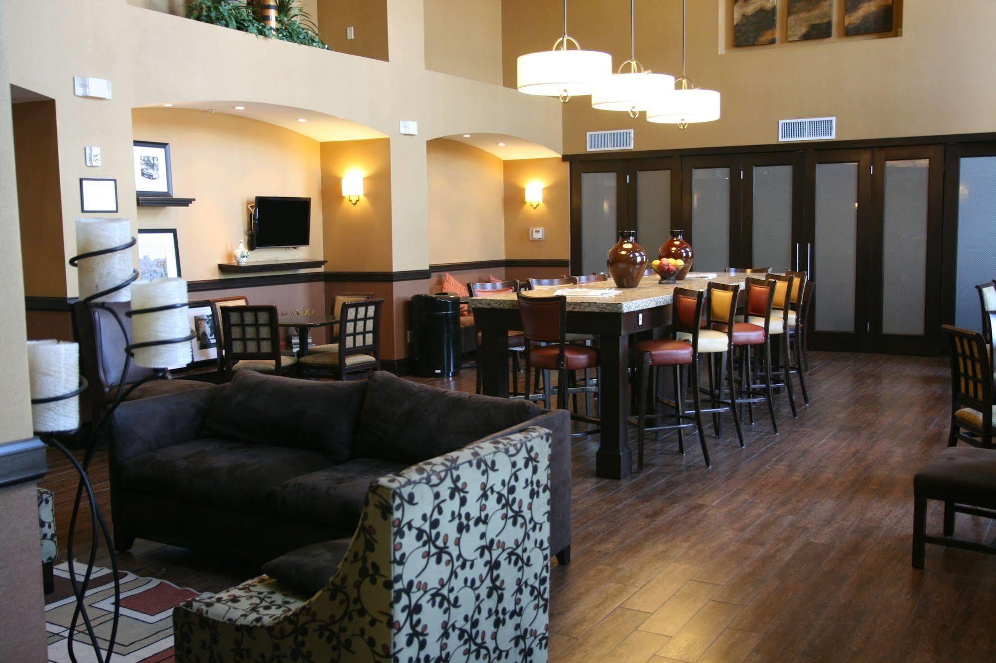 Hampton Inn & Suites Fort Worth/Forest Hill Exterior photo
